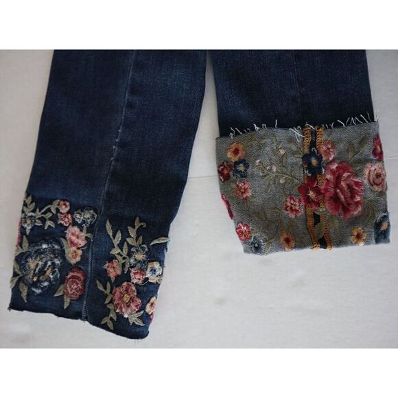 Driftwood Women Sz 25 Med. Wash Colette Floral Embroidered Cuffed Crop Jeans - Picture 6 of 10